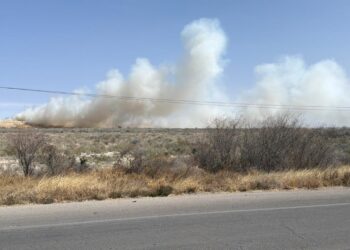 Columna de humo visible desde distintos puntos de la ciudad.