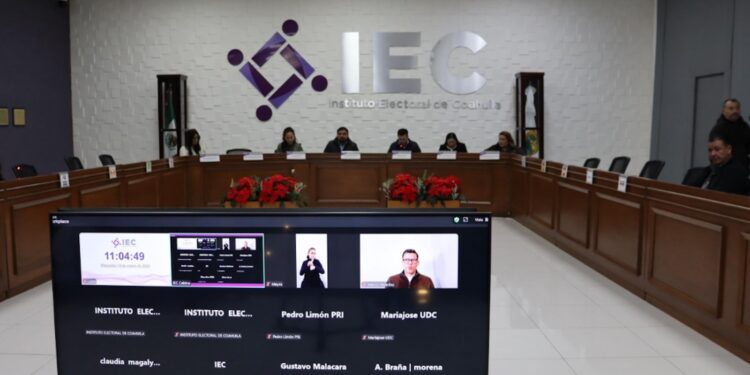 Consejo General del IEC durante sesión reciente.