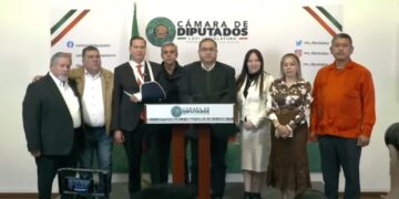 Ricardo Mejía y legisladores federales los acompañaron en la Cámara de Diputados.