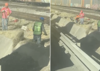 Trabajadores realizan pozos y depositan tierra en el arroyo.