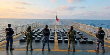 Operativo marítimo permitió asegurar alrededor de dos toneladas de cocaína frente a costas de Guerrero.