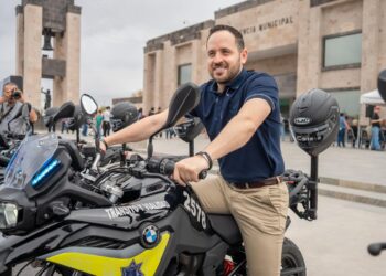 El alcalde confirmó que las licitaciones para patrullas y motocicletas se realizaron con un solo participante.