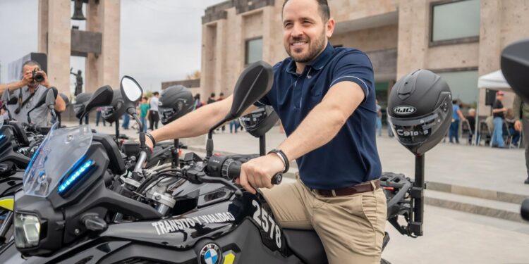 El alcalde confirmó que las licitaciones para patrullas y motocicletas se realizaron con un solo participante.