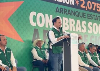 El gobernador encabezó el arranque de obras en Piedras Negras con alcaldes de distintos municipios.