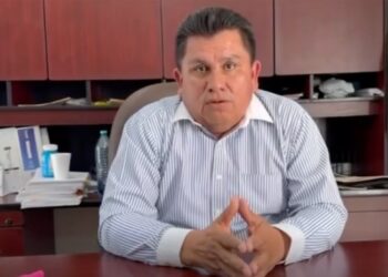 Menera difundió el mensaje tras las reacciones a la publicación de una fotografía con el gobernador.