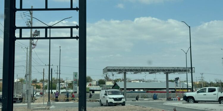 Proyecto de gasolinera en el estacionamiento de Merco, sobre el bulevar República.