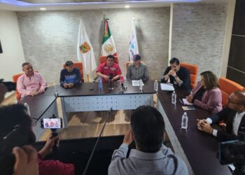 El alcalde advirtió a consejeros de SIMAS, porque dijo, "pueden haber consecuencias legales en el futuro".