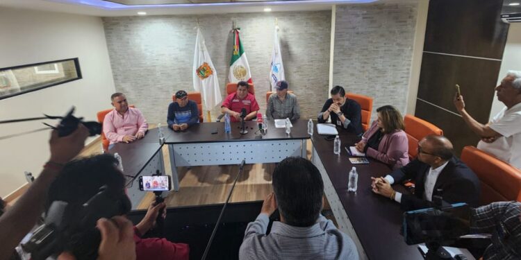 El alcalde advirtió a consejeros de SIMAS, porque dijo, "pueden haber consecuencias legales en el futuro".