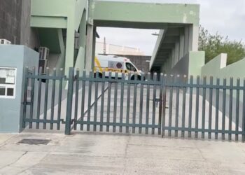 El joven fue atendido en la clínica 11 del IMSS tras la agresión.