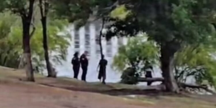 Autoridades realizaron un operativo para recuperar el cuerpo en el Río Bravo.