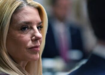 Pam Bondi dejó el cargo tras decisión del presidente de Estados Unidos.