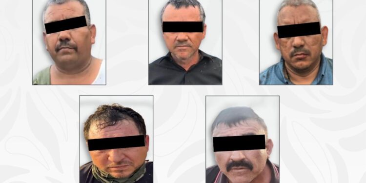 Cinco hombres fueron detenidos con armas y equipo táctico en el sur de Sinaloa.
