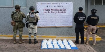 Droga y vehículo asegurados durante operativo en Morelia.