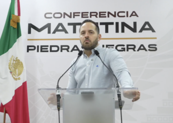 El alcalde de Piedras Negras, Jacobo Rodríguez, durante su conferencia matutina de este jueves.
