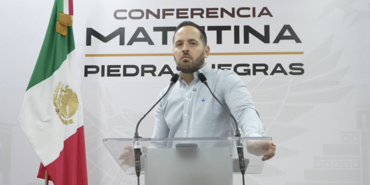 El alcalde de Piedras Negras, Jacobo Rodríguez, durante su conferencia matutina de este jueves.