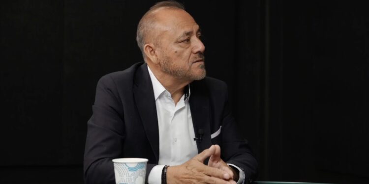 El regidor Juan Carlos Hernández, secretario de la Comisión de Tenencia de la Tierra, llamó a presentar propuestas de terrenos.