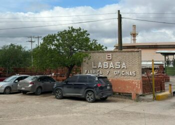 Trabajador fue hospitalizado tras quedar atrapado en maquinaria dentro de Labasa. 