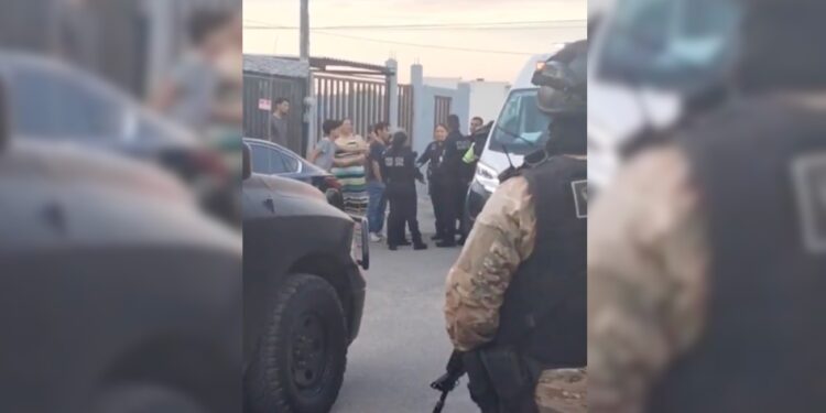 Autoridades detuvieron a un joven tras riña por un espacio de estacionamiento en la colonia Año 2000.