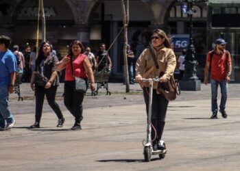 El Municipio reconoce que no hay reglas claras para scooters, mientras en Eagle Pass ya se aplican restricciones tras un incidente.