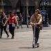 El Municipio reconoce que no hay reglas claras para scooters, mientras en Eagle Pass ya se aplican restricciones tras un incidente.