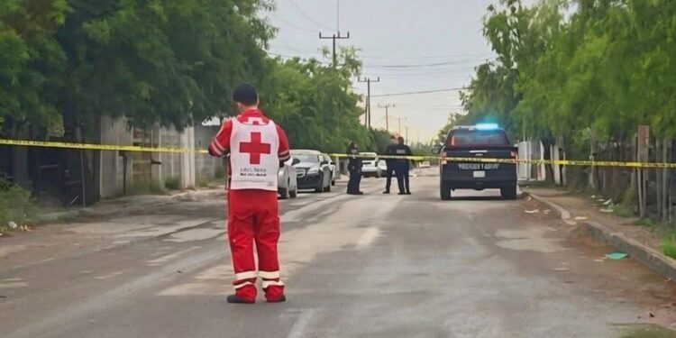 Autoridades realizaron el levantamiento del cuerpo en el domicilio del ejido Piedras Negras.