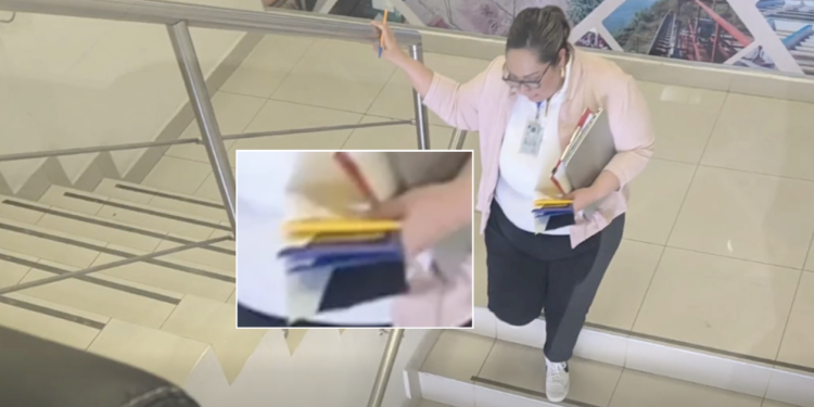 Jacobo mencionó que Menera se “robó” los tokens, pero el aún gerente de SIMAS mostró como una empleada municipal los sustrajo de las oficinas de la operadora de agua.