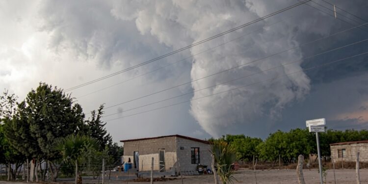 Daños severos en Villa de Fuente dejó el tornado de 2007.