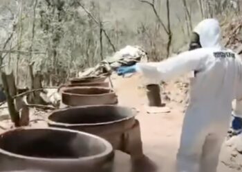 Autoridades federales aseguraron droga sintética, químicos y equipo utilizado en laboratorios clandestinos de Sinaloa.