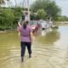 Habitantes de Lázaro Cárdenas denunciaron afectaciones por aguas negras, malos olores y plagas de moscos.