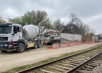 Jacobo Rodríguez defendió la autorización del muro de Ferromex construído con concreto de la empresa familiar, y la contratación de la Feria del Norte.