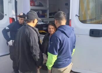 El trabajador municipal fue trasladado al ISSSTE para su valoración médica por los golpes en la cabeza y su pierna izquierda.