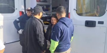 El trabajador municipal fue trasladado al ISSSTE para su valoración médica por los golpes en la cabeza y su pierna izquierda.