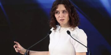 La visita de Isabel Díaz Ayuso a México terminó marcada por protestas, controversias diplomáticas y críticas por sus declaraciones sobre la invasión española.