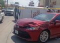 Vuelca ambulancia del ISSSTE tras chocar con taxi en cruce de Carranza y Alejo González. 