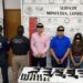 Autoridades federales y estatales aseguraron 22 armas cortas y detuvieron a tres personas durante un operativo sobre la carretera federal 57, en Coahuila.