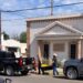 Autoridades del Condado de Maverick recuperaron cajas con documentos oficiales durante un operativo en Eagle Pass, Texas.