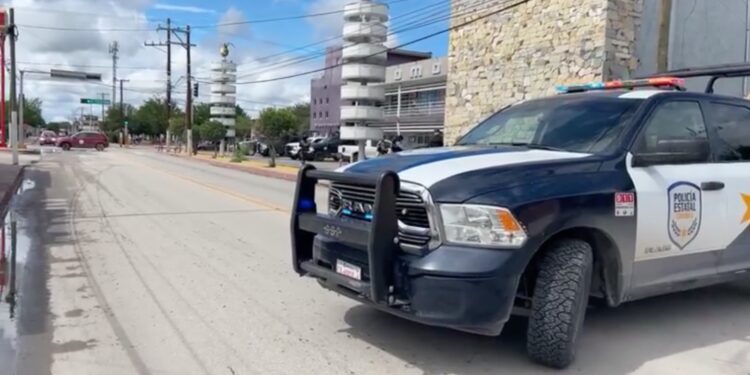 Catean local en plaza comercial de Piedras Negras. 