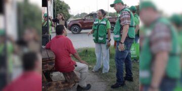 Karla Lucio continúa recorridos en colonias de Piedras Negras.