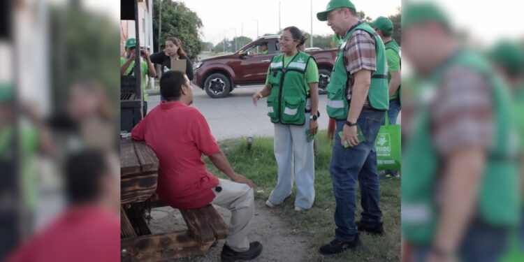 Karla Lucio continúa recorridos en colonias de Piedras Negras.