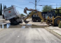 Máquina del nuevo tren de pavimentación abre socavón; Municipio admite que equipo no es nuevo.