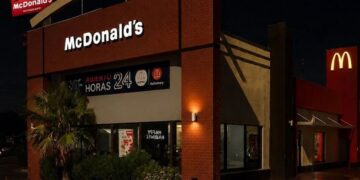 Aseguran a joven tras amenazar con cuchillo en McDonald’s de Piedras Negras.