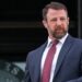 Markwayne Mullin arribó este jueves a Palacio Nacional acompañado de un convoy de seguridad para reunirse con la presidenta.