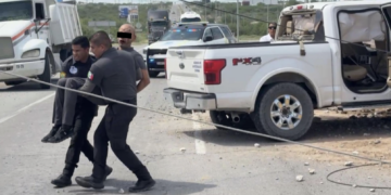 El presunto responsable del ataque con navaja registrado durante un after en la colonia Central era trasladado por autoridades cuando la camioneta sufrió un percance la tarde de este viernes.