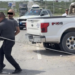 El presunto responsable del ataque con navaja registrado durante un after en la colonia Central era trasladado por autoridades cuando la camioneta sufrió un percance la tarde de este viernes.