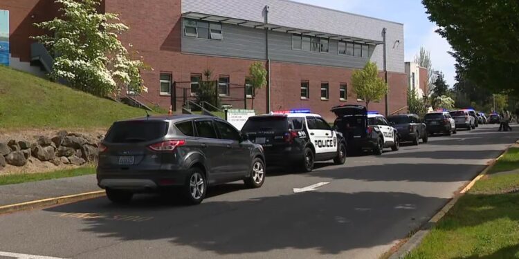 Ataque con arma blanca en preparatoria de Tacoma deja seis heridos este jueves 30 de abril. 