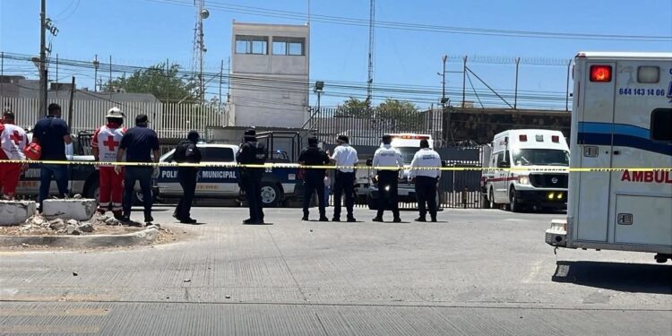 Autoridades de los tres niveles de gobierno desplegaron un operativo tras la riña registrada en el Cereso de Ciudad Obregón.