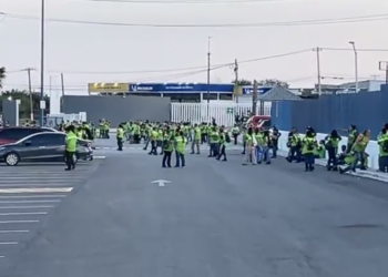 Personal de Bomberos y Protección Civil atendió el incendio registrado en la empresa Motores Fasco, en el Parque Industrial Amistad.
