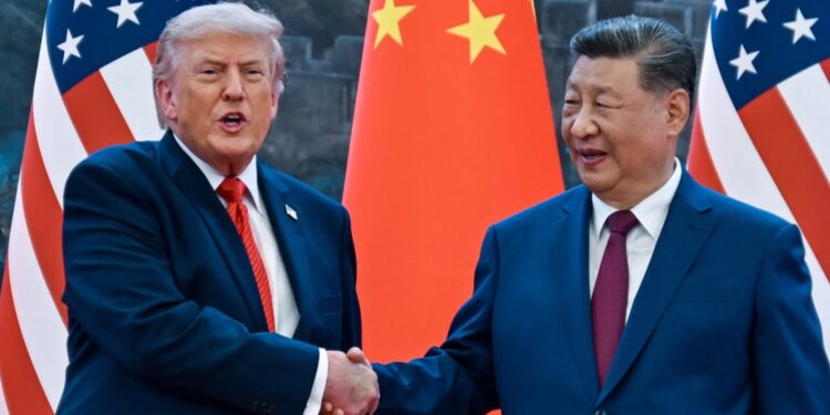 Donald Trump y Xi Jinping encabezaron una reunión diplomática en Pekín para discutir temas de seguridad, comercio y política internacional.