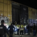 Investigan la muerte de migrantes hallados en un vagón de tren de carga en Laredo, Texas.