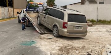 Mareo provoca volcadura; conductora resulta con lesiones menores en la colonia Tecnológico.